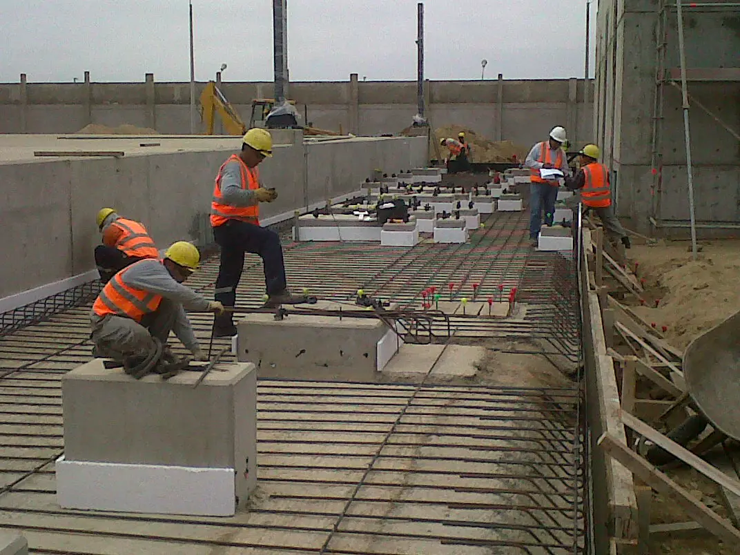 Armado de acero de losa en obra